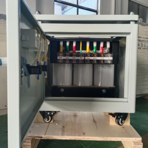 20kva 20kW 380V đến <span class=keywords><strong>200V</strong></span>/<span class=keywords><strong>220V</strong></span> 3 giai đoạn bước xuống tự động biến áp - Product Image 1