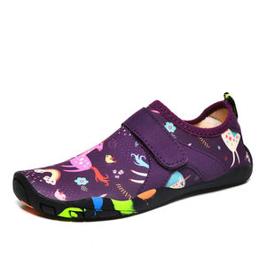 Cómodos niños niñas descalzos playa zapatos de agua de secado rápido punta cerrada deportes acuáticos Sandalias Niño <span class=keywords><strong>piscina</strong></span> nadar niños Aqua zapatos - Product Image 2