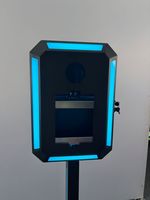 Nouvelle conception de borne photo iPad mobile avec télécommande, éclairage RVB et roues mobiles