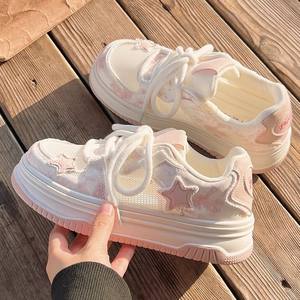 Nouvelles chaussures de skate roses ultra-fines en mesh pour l'été, style campus, respirantes, pour étudiantes, chaussures de marche tendance pour femmes - Product Image 1