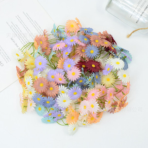 Fleurs artificielles en soie Dongchen Crafts, marguerites de 4 cm, base en soie, pour coiffure Hanfu, matériel pour couronne DIY - Product Image 4