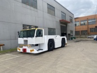 Tracteur d'avion 28T: traction 2250kN, puissance Cummins, certifié IATA AHM pour les opérations de recul à usage intensif