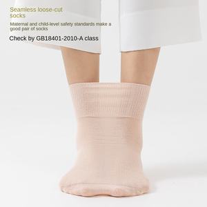 Calze lunghe unisex con design lunare - Sollievo per piedi gonfi, morbide e confortevoli per bambini, uomini, <span class=keywords><strong>donne</strong></span> in gravidanza, anziani di mezza età - Product Image 1