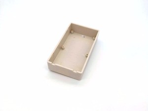 Contenitore <span class=keywords><strong>in</strong></span> <span class=keywords><strong>plastica</strong></span> bianco sporco a pannello lungo incassato, con chiusura a scatto, per PCB, modulo di segnale, guscio per strumenti, custodia <span class=keywords><strong>in</strong></span> <span class=keywords><strong>plastica</strong></span> personalizzata OEM ODM - Product Image 3
