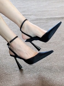<span class=keywords><strong>Sandalias</strong></span> de tacón bajo con punta y tiras al por mayor |   Tacones elegantes con correa de tobillo y pedrería metálica satinada para <span class=keywords><strong>mujer</strong></span>, ideales para fiestas nocturnas. - Product Image 3