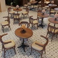Ensemble de table et de chaises de salle à manger en bois massif rétro, mobilier personnalisé pour restaurants et cafés, pour hôtels et cafés