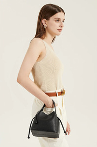 定制新款柔软真皮迷你女包水桶包简约时尚高品质女包 - Product Image 2