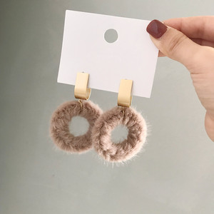 2024 nuovissimo Design invernale dolce Pom Pom Pom <span class=keywords><strong>orecchini</strong></span> invernali per le ragazze delle donne - Product Image 2