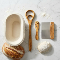 Kit de Cuisson au Levain 4 Pièces en Bois d'Olivier Durable : Fouet Danois, Couteau à Pain, Panier à Pain en Bois, Grattoir à Pâte, Revêtements Alimentaires