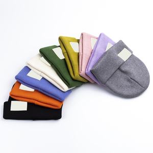 Etiquetas Tejidas de Material Ecológico Personalizadas de Alta Calidad 100% Acrílico, Gorros de Punto Unisex para Invierno, Gorros Cálidos con Diseño de Calavera - Product Image 3