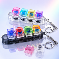 Porte-clés innovant en acrylique à double port avec clavier, LED, fidget spinner et dessin animé imprimé UV pour cadeaux anti-stress, vente en gros OEM