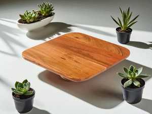 Table ronde de support de gâteau en bois parfaite pour les centres de table de mariage de décor rustique ou l'affichage de dessert - Product Image 5