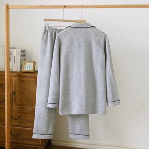 Ensemble de pyjamas d'automne avec logos personnalisés Pyjamas uni en coton <span class=keywords><strong>pour</strong></span> femmes Cardigan à revers Vêtements de nuit <span class=keywords><strong>pour</strong></span> couple Pantalons à manches longues <span class=keywords><strong>Nuisette</strong></span> chaude <span class=keywords><strong>pour</strong></span> hommes - Product Image 3