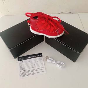 Küçük Sneaker anahtarlık şarj Sneaker taşınabilir güç banka ayakkabı şarj - Product Image 4
