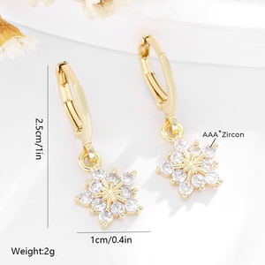 2025 colgante de copo de nieve de alta calidad 14K cobre chapado en oro con incrustaciones de circón uso diario pendientes de latón joyería de mujer - Product Image 4