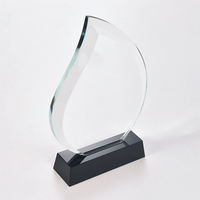 Trophée Flamme en Cristal pour les Sports et les Jeux avec Gravure et Base Biseautée Noire