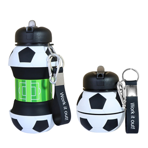 Botella de Agua de Silicona Plegable de 550 ml, Libre de BPA, con Forma de Balón de Fútbol para Niños, Diseño con Anillo para Llavero, Apta para Agua Hirviendo - Product Image 1