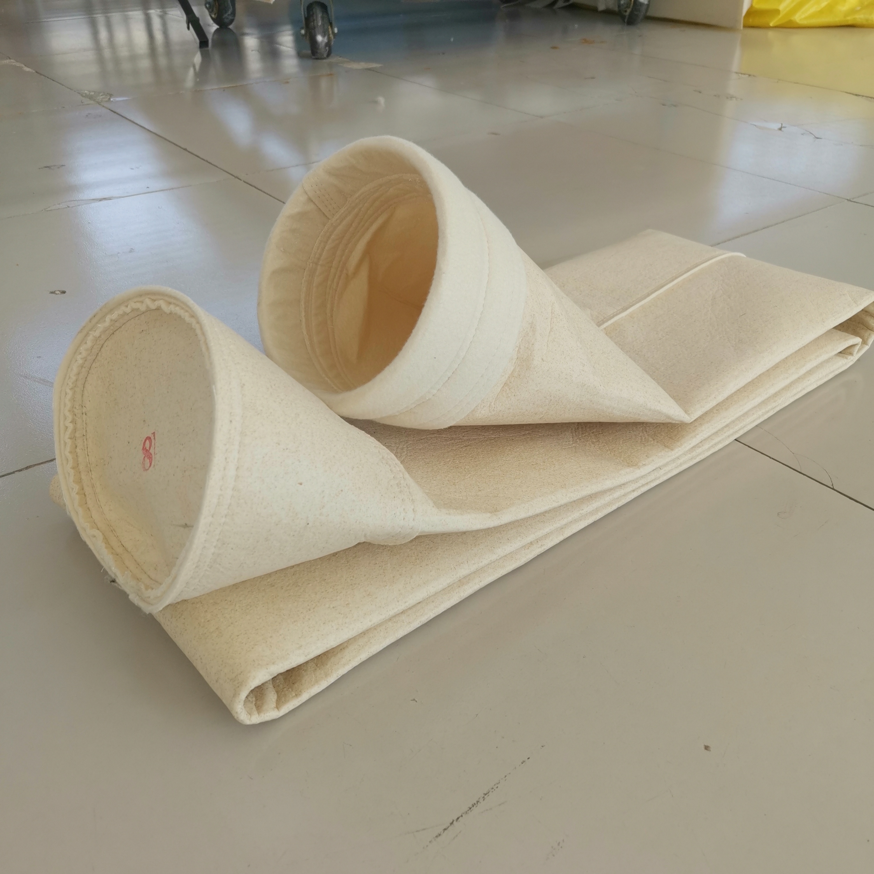用于垃圾焚烧/水泥厂的baghouse p84聚酰亚胺卡带除尘过滤袋 - buy