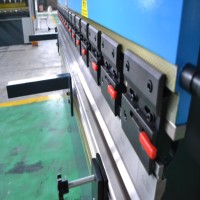 Système de contrôle automatique synchronisé E21 pour presse plieuse à barre de torsion NC, moteur 11KW pour acier inoxydable et aluminium à faible teneur en teneur en teneur en aluminium