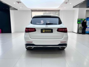 <span class=keywords><strong>Mercedes</strong></span>-Benz <span class=keywords><strong>GLC</strong></span> 260 4MATIC Luxe <span class=keywords><strong>SUV</strong></span> d'<span class=keywords><strong>occasion</strong></span> 2017, intérieur cuir, <span class=keywords><strong>SUV</strong></span> de taille moyenne, jantes 19 pouces, toit ouvrant super large - Product Image 5