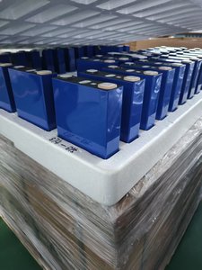 3.2โวลต์<span class=keywords><strong>120AH</strong></span> ลิเธียมเหล็กฟอสเฟตเซลล์ใหญ่เก็บพลังงานแสงอาทิตย์แบตเตอรี่ RV จากจีน - Product Image 5