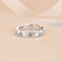 Bague de mariage empilable en argent sterling S925 avec moissanite VVS1 en forme de vague et sertissage clos, certifiée GRA, pour femme