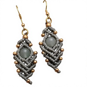 Boucles d'oreilles pendantes géométriques en macramé avec pierre naturelle sertie clos, plaqué or 22 carats, style bohème pour femme, à porter au quotidien - Product Image 1
