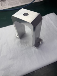 Piezas de mecanizado CNC de 5 ejes personalizadas de fábrica con NDA disponible, piezas de aluminio y acero con anodizado rojo y negro, piezas de torneado CNC - Product Image 5