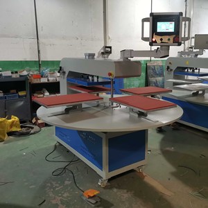 Máquina de Impresión por Transferencia de Calor Neumática Rotativa Automática de 4-6 Mesas de Trabajo, 40x60 60x80, para Prendas Industriales, Camisetas y Telas - Product Image 4