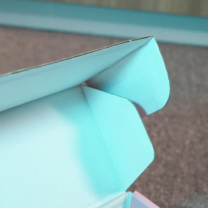 סיטונאי לוגו מותאם אישית מודפס קופסאות אריזת נייר קשיח בתפזורת קופסאות משלוח קרטון זול הטבעה מט למינציה הבלטות