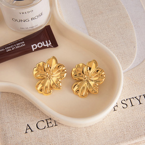 Pendientes de Flor con Cristales, Acero Inoxidable, Chapado en Oro, Joyería para Mujer, Accesorio de Moda - Product Image 4