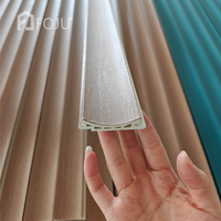 Panneaux muraux intérieurs en WPC, panneaux muraux décoratifs en bois-plastique composite cannelé