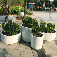 Set Pot Bunga Silinder Bulat H140 Desain Fiberglass Custom OEM Ukuran Besar Putih Klasik Dekorasi Dalam & Luar Ruangan