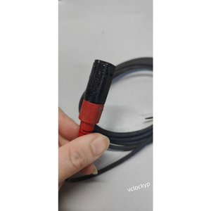 Sensor difuso Leuze ET318B.3/4P usado - Product Image 3