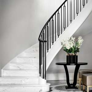 Escalier Courbé Moderne et Élégant DB en Promotion avec Marches en Marbre et Éclairage Intégré, Idéal pour l'Intérieur - Product Image 5