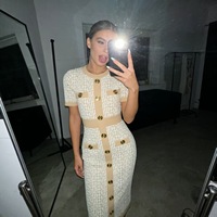Robe Midi Moulante Tricotée à Motif Géométrique Vintage Été 2026, Manches Courtes, Col Rond, Boutons Métalliques, Idéale pour le Travail et les Soirées