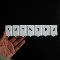 Boîte à pilules cadeau promo 7 compartiments pilulier quotidien Grande boîte à médicaments avec braille