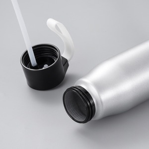 Bouteille d'eau en aluminium sport personnalisable de 700 ml, recyclée, avec bouchon à vis et poignée en silicone, légère, sans BPA - Product Image 3