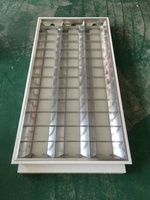 Éclairage de bureau 3x40w 600mm Double tube fluorescent Luminaire à persiennes 2x4 pieds Montage en surface unique Luminaire à grille T5
