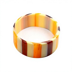 Bracelets en résine faits à la main, accessoires de mode pour femmes, bracelets décoratifs uniques pour un usage décontracté, pour le bureau - Product Image 2
