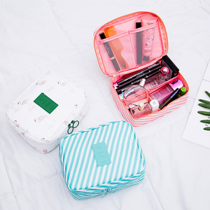 Bolsa de cosméticos con diseño de rayas, estuche de maquillaje portátil de viaje de capacidad media - Product Image 1