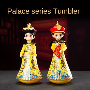 Série impériale Top Scholar Tumbler Ornements Artisanat en plastique Souvenirs pour les touristes de Pékin mettant en vedette l'empereur et la reine - Product Image 2