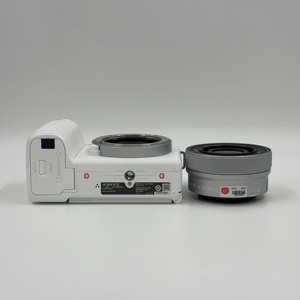 Cámara <span class=keywords><strong>Sony</strong></span> ZV-E10 II Usada con Lente de 16-50 mm, Cámara sin Espejo para Creación de Contenido 4K, Grado A+, 1 Año de Garantía, Accesorios de Terceros - Product Image 3