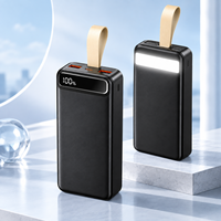 Batterie externe haute capacité 30000mAh 50000mAh, chargeur portable avec lampe torche LED intégrée, batterie externe d'urgence pour l'extérieur