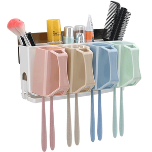 Set Familiare di Quattro Pezzi per Accessori da Bagno, Portaspazzolini Multifunzione da Parete <span class=keywords><strong>in</strong></span> <span class=keywords><strong>Plastica</strong></span> Ecologica Colorata - Product Image 1
