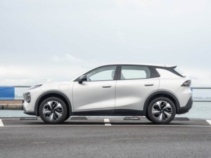 2026 Precios Más Bajos 4*2 405KM 506KM Coches Eléctricos de Alta Velocidad de 4 Ruedas Changan Qiyuan Q05 para Adultos Hechos en China - Product Image 2