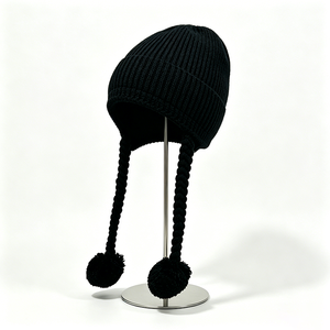 Gorro de punto unisex negro liso, grueso y cálido, con diseño de pompón de doble trenza, informal, térmico para invierno, con imagen de letras. - Product Image 3