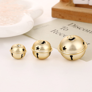 Cloches <span class=keywords><strong>de</strong></span> Noël rondes multi-spécifications en fer doré mat et argenté pour arbre <span class=keywords><strong>de</strong></span> Noël et collier d'animal <span class=keywords><strong>de</strong></span> compagnie - Product Image 2