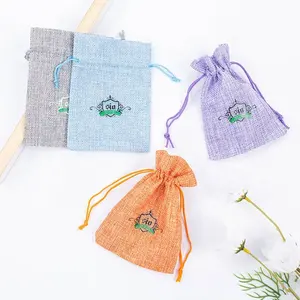 Imprimé personnalisé en gros de haute qualité logo personnalisé couleur écologique pochettes en jute emballage cadeau sacs en toile de jute avec cordon