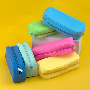 Trousse de Toilette Écologique avec Fermeture Éclair, Résistante à l'Eau, Grande Pochette à Crayons en Silicone pour Enfants - Product Image 5